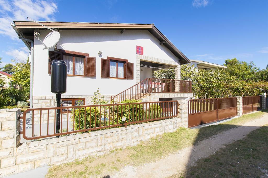 Apartment Danica Nin Exterior photo